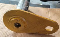 Палец крепления ковша верхний d=60 L=150 (180) LG833B 2016 год 30811001329 ОРИГИНАЛ