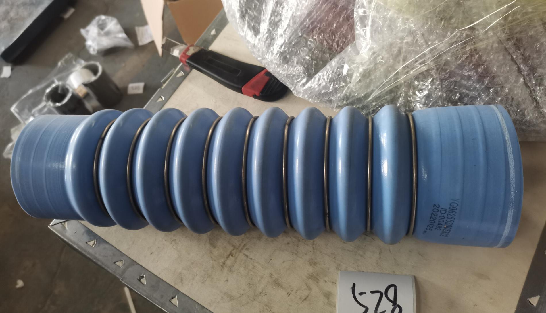 Патрубок интеркулера выпускной MC13 HOWO T5G/C7H SITRAK YG9625530058