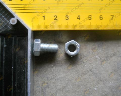 Болт крепления торцевой крышки раздаточной коробки М8х15 HOWO