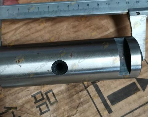 Палец гидроцилиндра поворота передней полурамы LG936