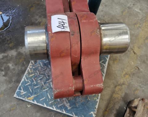 Вал вибратора в сборе левый CDM520A6 LG520.30.01.04